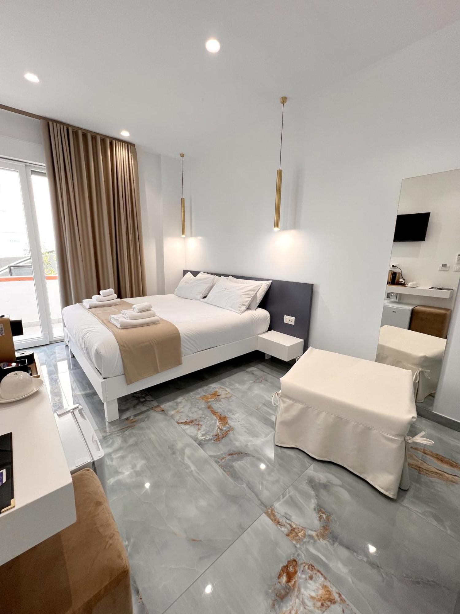 Suite 14 Scalea Exteriér fotografie