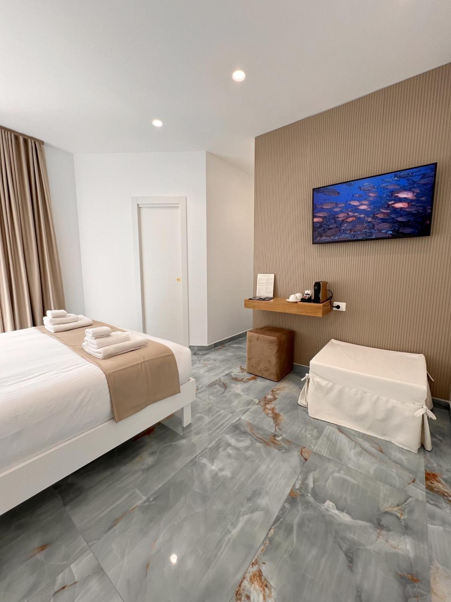 Suite 14 Scalea Exteriér fotografie